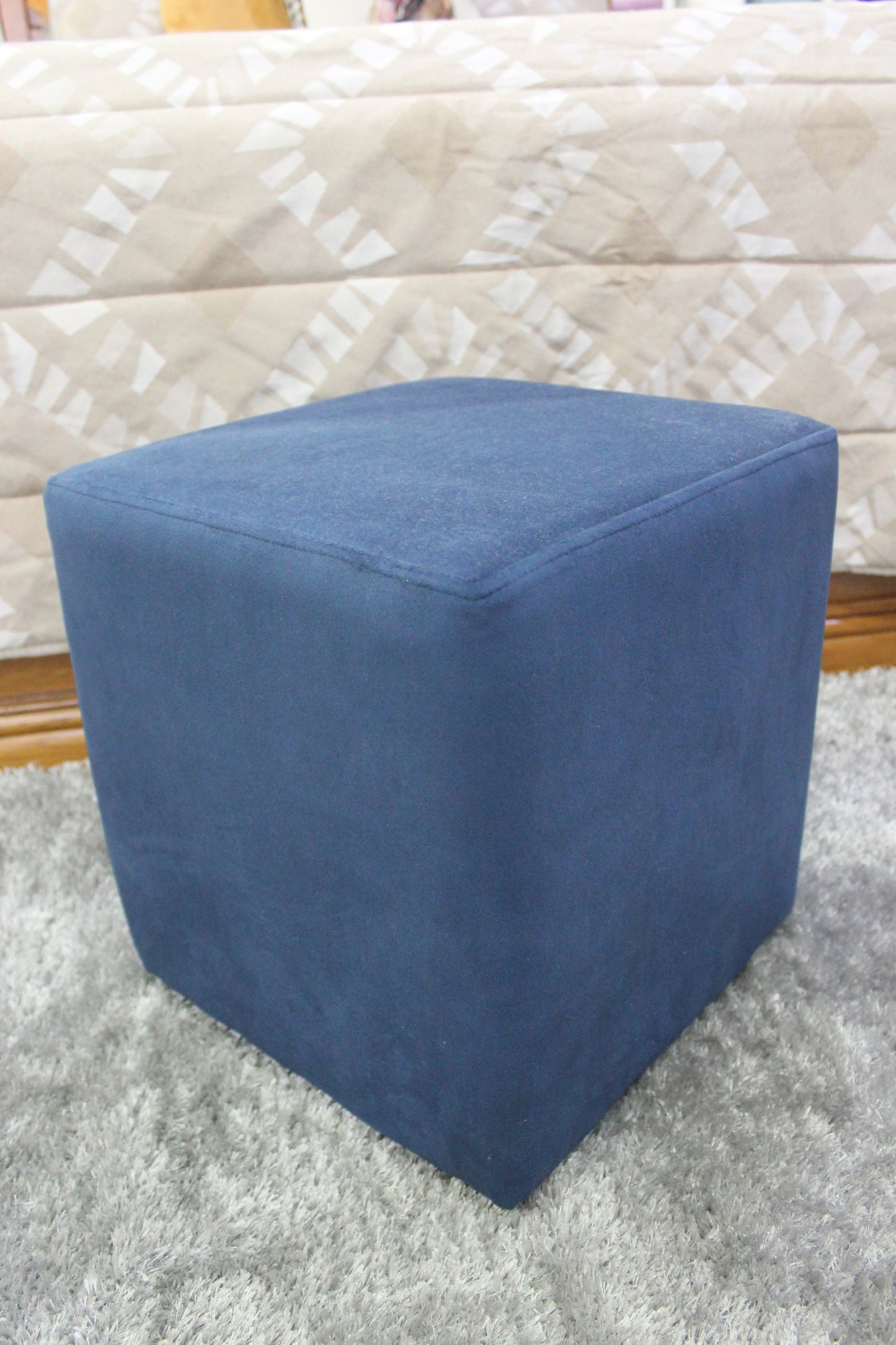 Puff Veludo Quadrado Azul Marinho