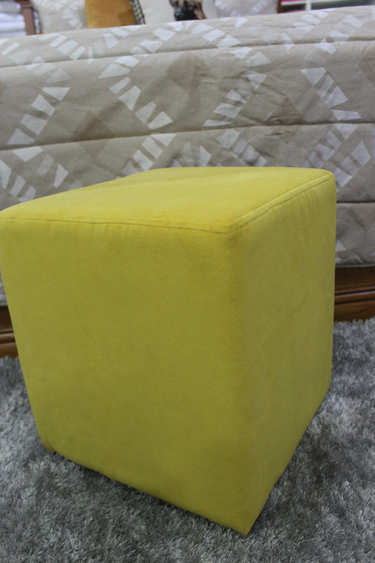 Puff Veludo Quadrado Amarelo