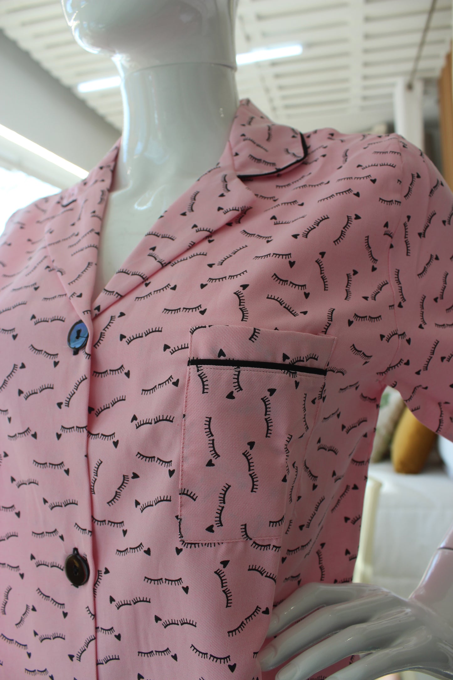 Camiseiro Senhora Cílios Rosa