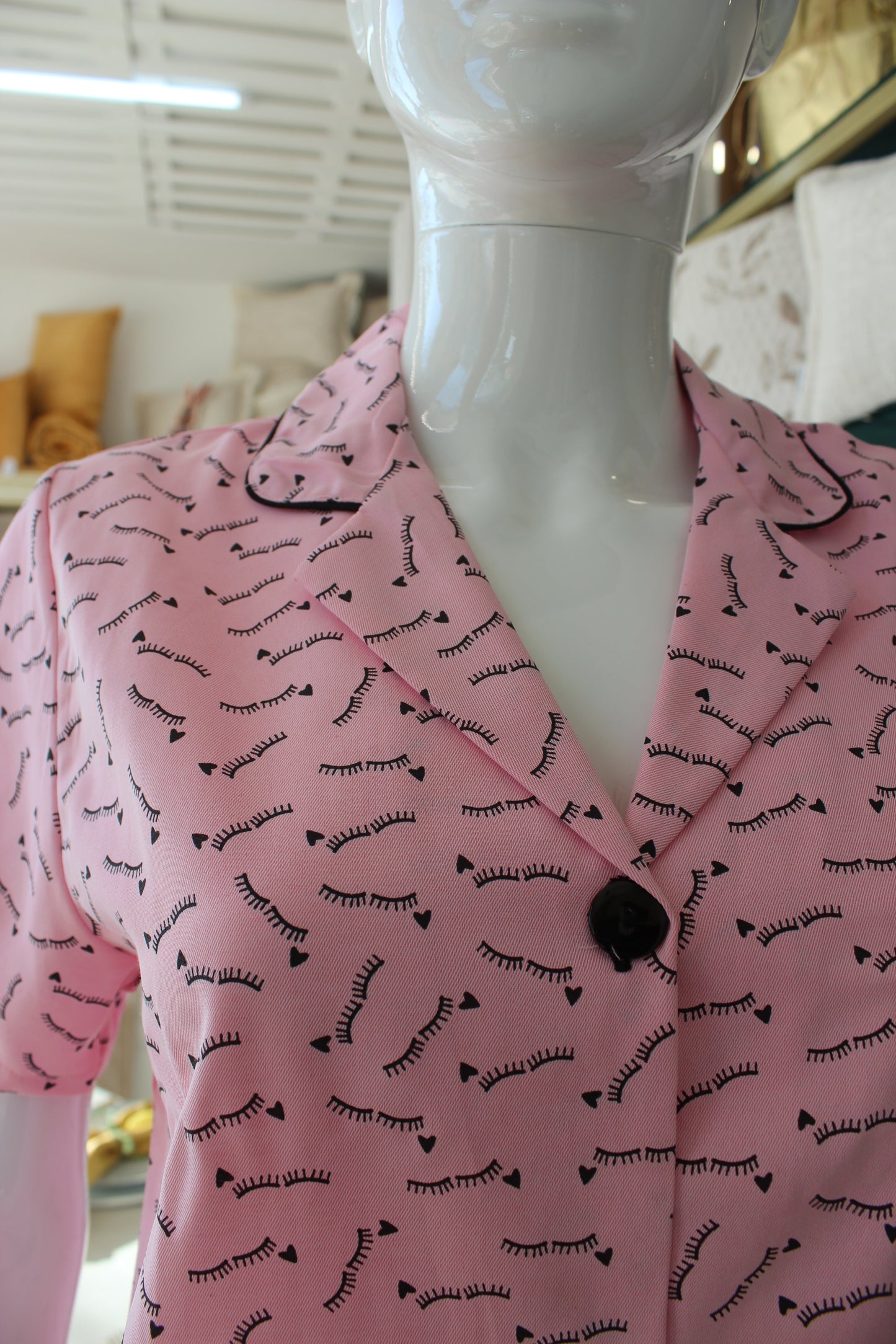 Camiseiro Senhora Cílios Rosa