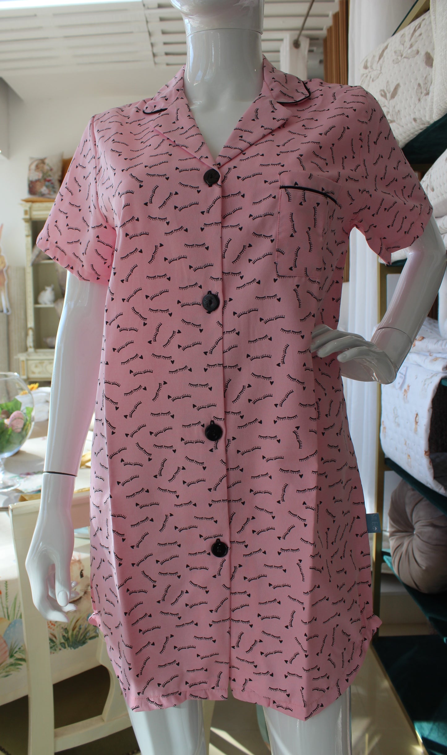 Camiseiro Senhora Cílios Rosa